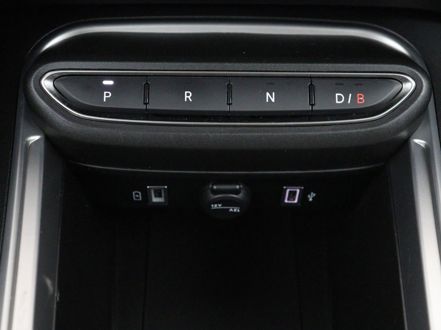 Jeep Avenger Avenger 54 kWh SOH 95,4% | Digital cockpit | Navi | Adaptive cruise | Camera | Climate control | Carplay | Dodehoek detectie | Stoelverwarming
