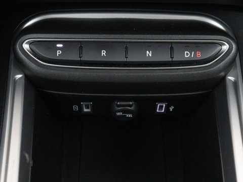 Jeep Avenger Avenger 54 kWh SOH 95,4% | Digital cockpit | Navi | Adaptive cruise | Camera | Climate control | Carplay | Dodehoek detectie | Stoelverwarming