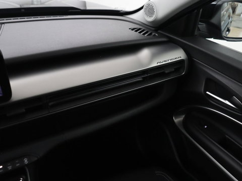 Jeep Avenger Avenger 54 kWh SOH 95,4% | Digital cockpit | Navi | Adaptive cruise | Camera | Climate control | Carplay | Dodehoek detectie | Stoelverwarming