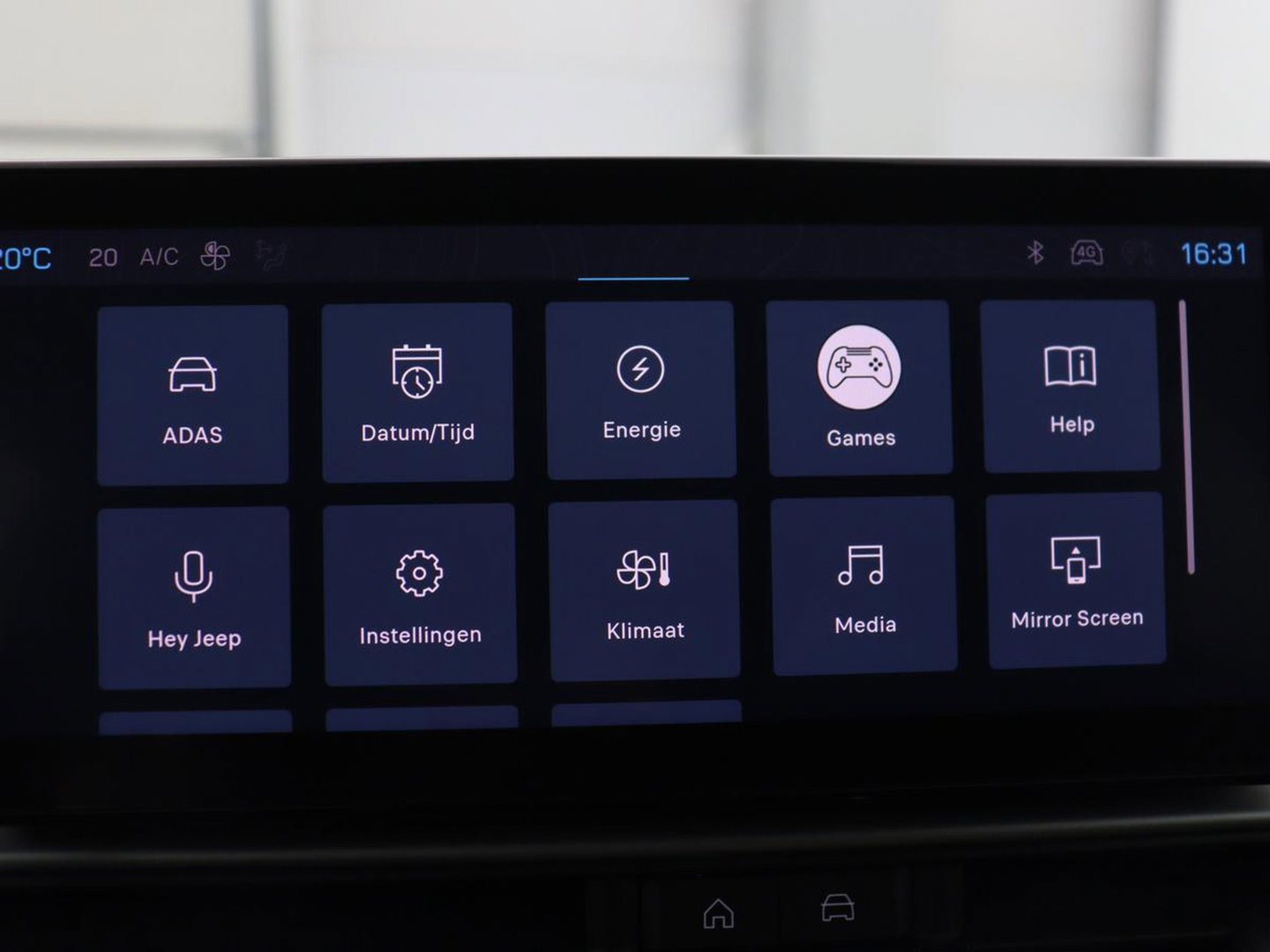 Jeep Avenger Avenger 54 kWh SOH 95,4% | Digital cockpit | Navi | Adaptive cruise | Camera | Climate control | Carplay | Dodehoek detectie | Stoelverwarming