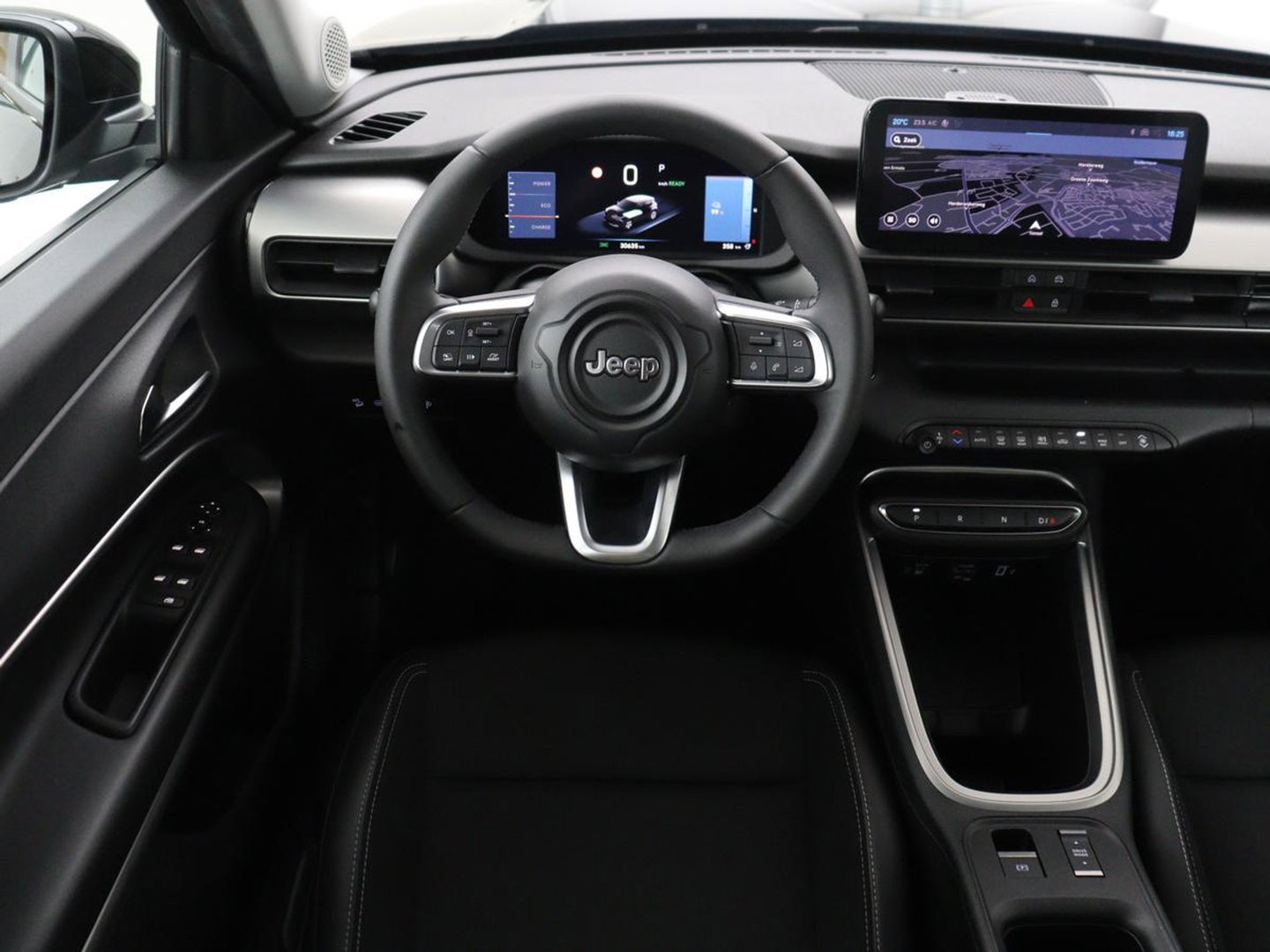 Jeep Avenger Avenger 54 kWh SOH 95,4% | Digital cockpit | Navi | Adaptive cruise | Camera | Climate control | Carplay | Dodehoek detectie | Stoelverwarming