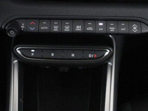 Jeep Avenger Avenger 54 kWh SOH 95,4% | Digital cockpit | Navi | Adaptive cruise | Camera | Climate control | Carplay | Dodehoek detectie | Stoelverwarming