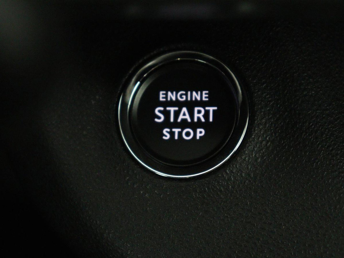 Jeep Avenger Avenger 54 kWh SOH 95,4% | Digital cockpit | Navi | Adaptive cruise | Camera | Climate control | Carplay | Dodehoek detectie | Stoelverwarming