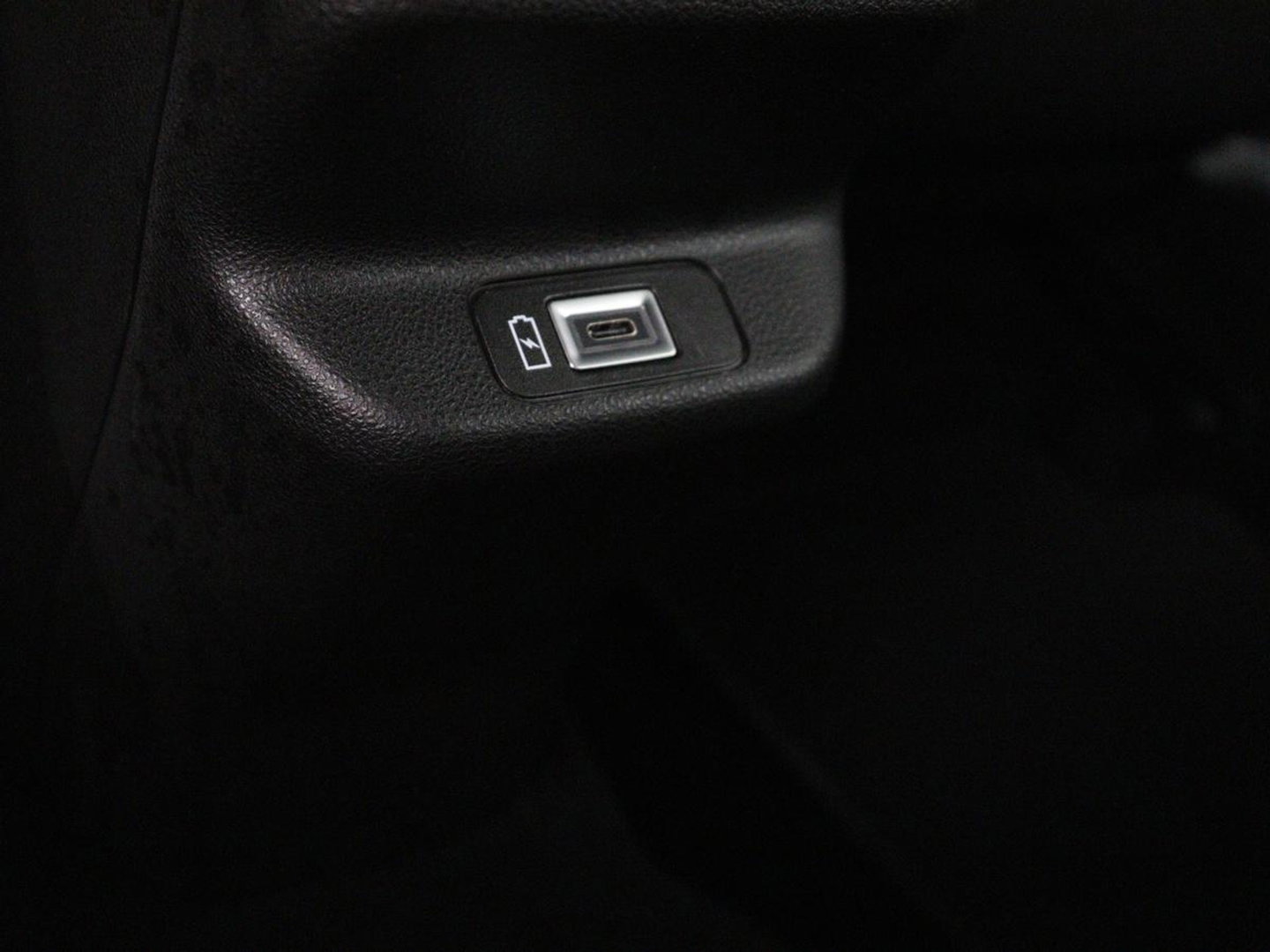 Jeep Avenger Avenger 54 kWh SOH 95,4% | Digital cockpit | Navi | Adaptive cruise | Camera | Climate control | Carplay | Dodehoek detectie | Stoelverwarming