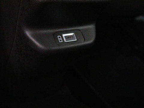 Jeep Avenger Avenger 54 kWh SOH 95,4% | Digital cockpit | Navi | Adaptive cruise | Camera | Climate control | Carplay | Dodehoek detectie | Stoelverwarming