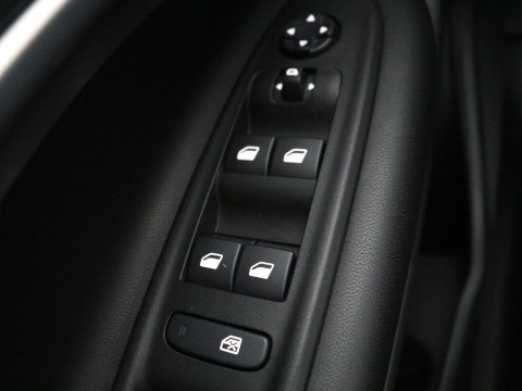 Jeep Avenger Avenger 54 kWh SOH 95,4% | Digital cockpit | Navi | Adaptive cruise | Camera | Climate control | Carplay | Dodehoek detectie | Stoelverwarming