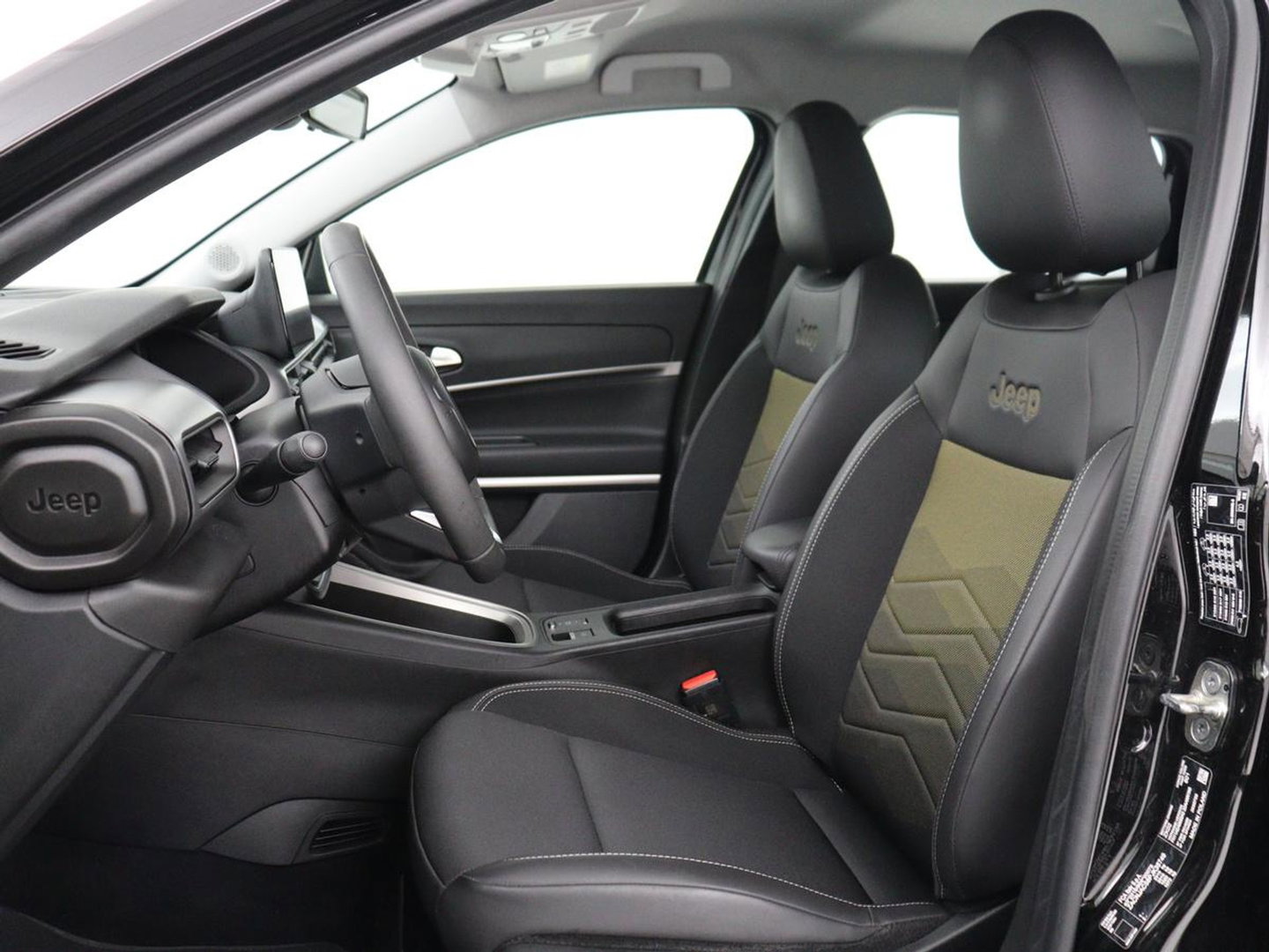 Jeep Avenger Avenger 54 kWh SOH 95,4% | Digital cockpit | Navi | Adaptive cruise | Camera | Climate control | Carplay | Dodehoek detectie | Stoelverwarming