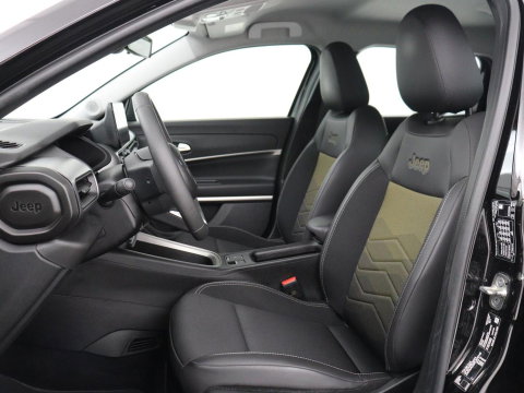 Jeep Avenger Avenger 54 kWh SOH 95,4% | Digital cockpit | Navi | Adaptive cruise | Camera | Climate control | Carplay | Dodehoek detectie | Stoelverwarming