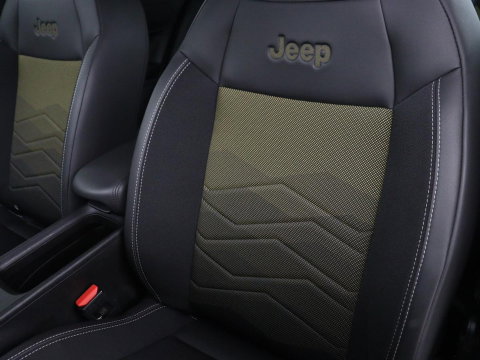 Jeep Avenger Avenger 54 kWh SOH 95,4% | Digital cockpit | Navi | Adaptive cruise | Camera | Climate control | Carplay | Dodehoek detectie | Stoelverwarming