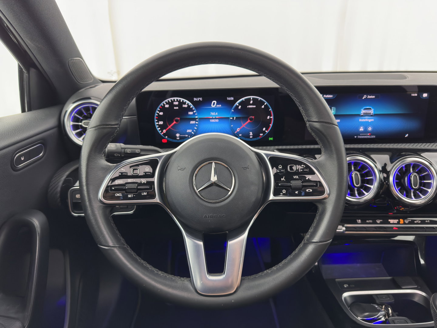 Mercedes-Benz A-Klasse 180 d Advantage (INCL. BTW) *PANO | WIDE-SCREEN-DIGI-COCKPIT | AMBIENT-LIGHT | FULL-LED | SURROUND-VIEW | NAVI-FULLMAP | LEDER-MICROFIBRE | 17''ALU*