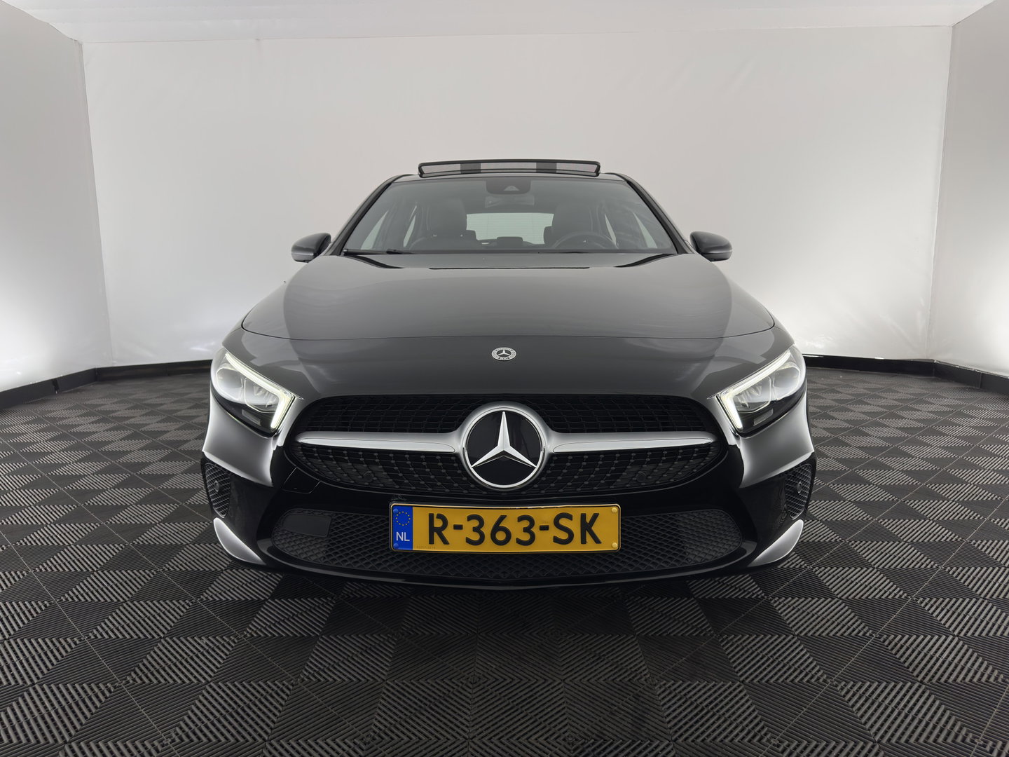 Mercedes-Benz A-Klasse 180 d Advantage (INCL. BTW) *PANO | WIDE-SCREEN-DIGI-COCKPIT | AMBIENT-LIGHT | FULL-LED | SURROUND-VIEW | NAVI-FULLMAP | LEDER-MICROFIBRE | 17''ALU*
