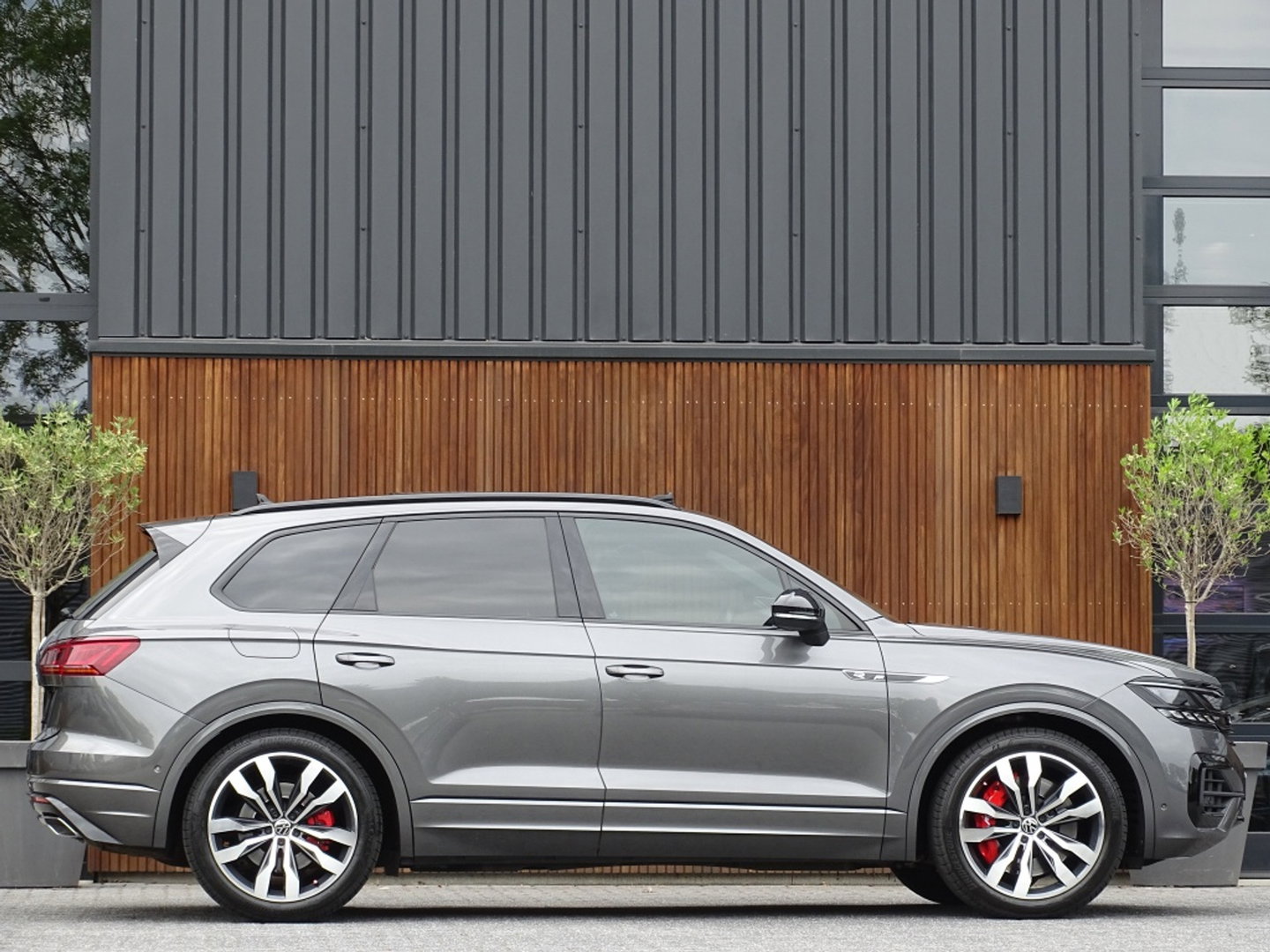 Volkswagen Touareg 3.0 e-Hybrid 462PK 4-Motion R / Massage / Dynaudio / 360°