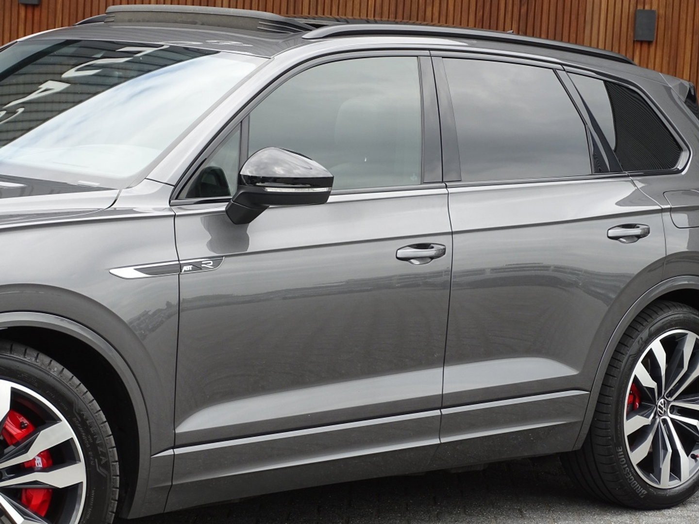 Volkswagen Touareg 3.0 e-Hybrid 462PK 4-Motion R / Massage / Dynaudio / 360°