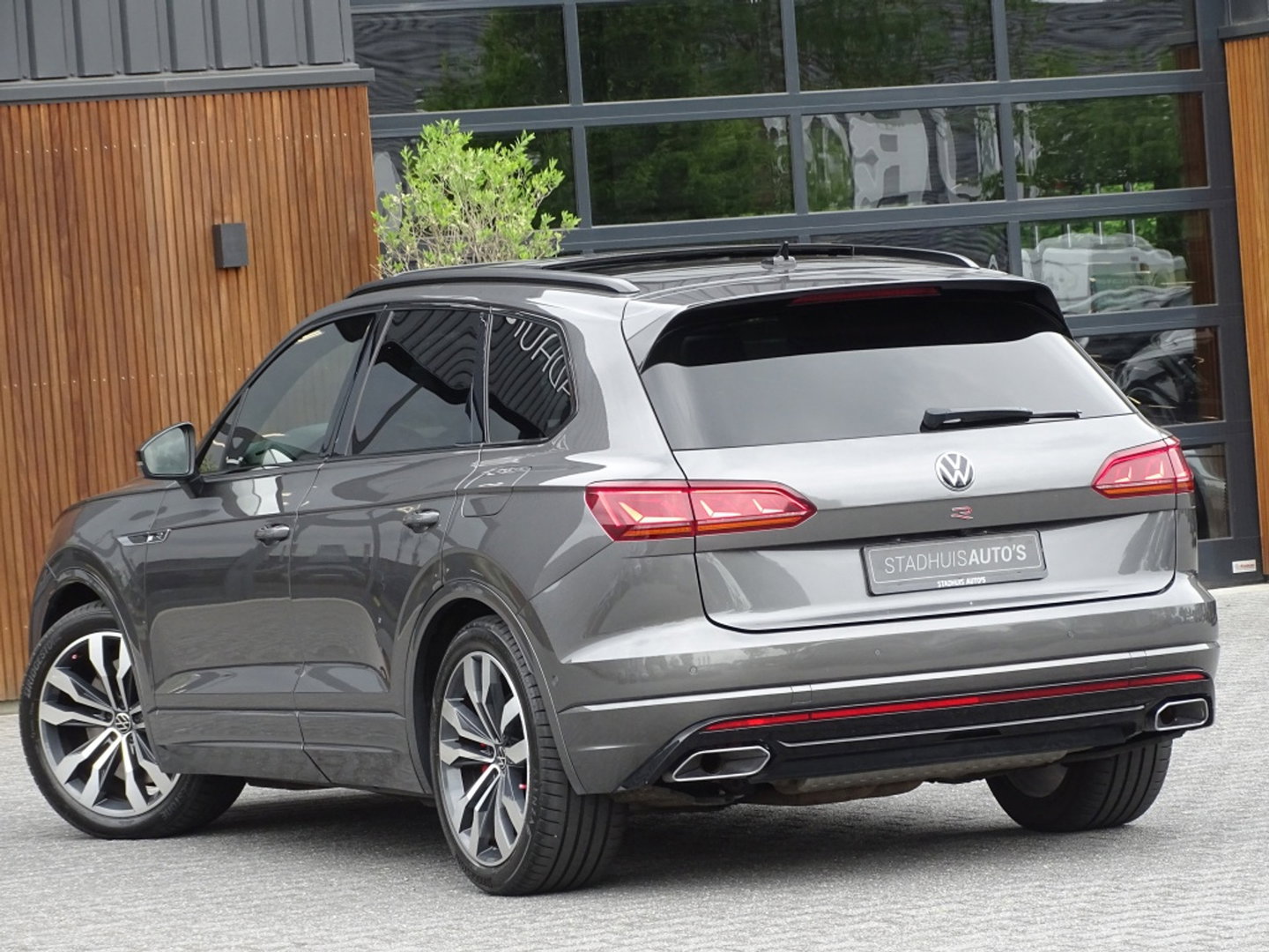 Volkswagen Touareg 3.0 e-Hybrid 462PK 4-Motion R / Massage / Dynaudio / 360°