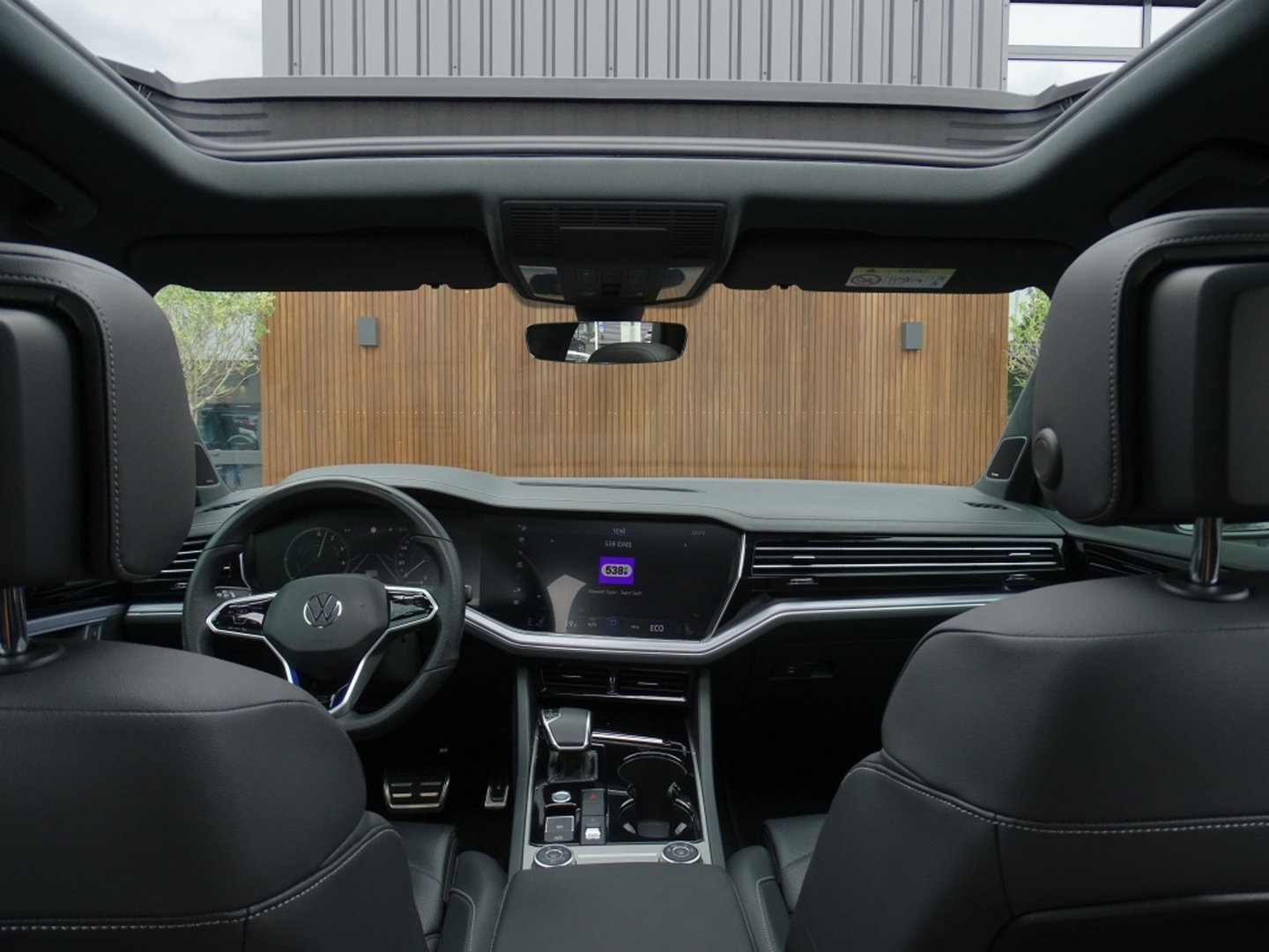 Volkswagen Touareg 3.0 e-Hybrid 462PK 4-Motion R / Massage / Dynaudio / 360°