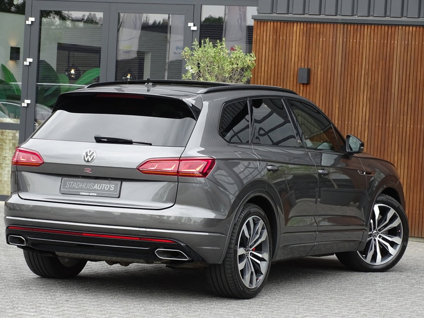 Volkswagen Touareg 3.0 e-Hybrid 462PK 4-Motion R / Massage / Dynaudio / 360°
