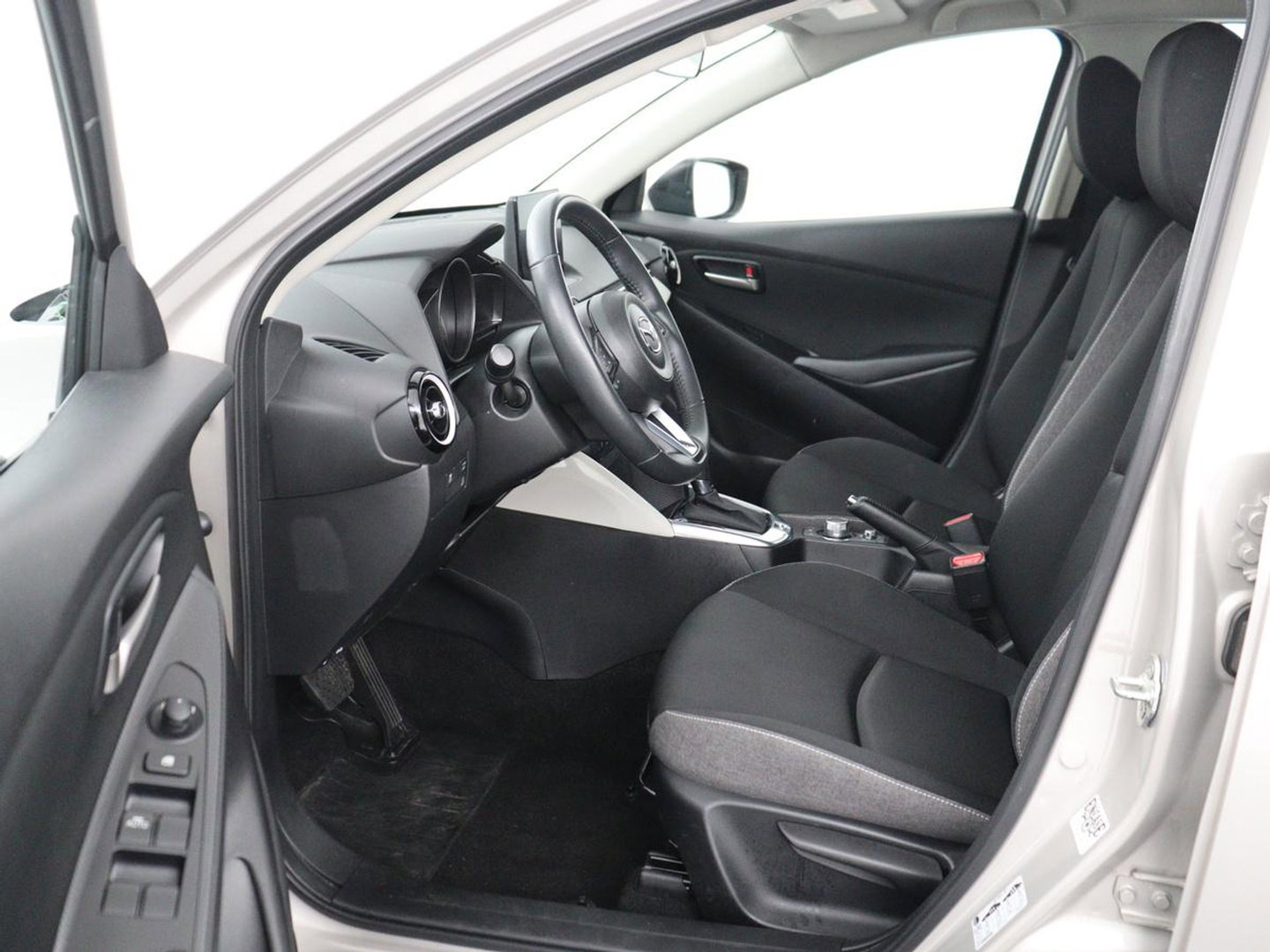 Mazda 2 1.5 SkyActiv-G 90 Centre-Line | Airco | Carplay | Cruise control | Automaat | Navigatie | Bluetooth