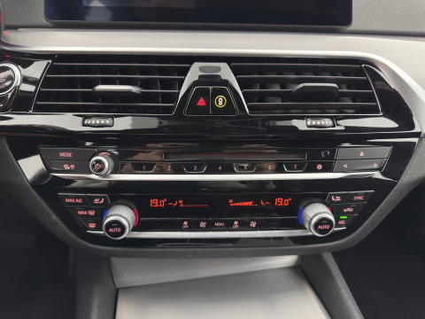 BMW 5 Serie 520i Executive Edition Sportline *AUT | LEATHER HEATED SPORT SEAT | FULL-LED | NAVI-FULLMAP | PRIVACY-GLASS | AMBIENT-LIGHT | ECC | CARPLAY | PDC | TOWBAR | 18"ALU*