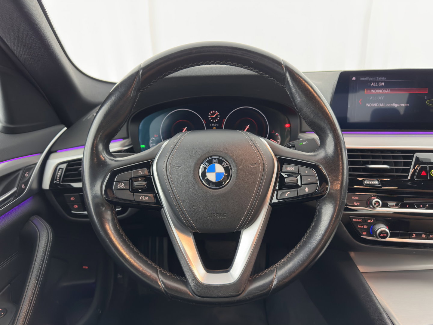BMW 5 Serie 520i Executive Edition Sportline *AUT | LEATHER HEATED SPORT SEAT | FULL-LED | NAVI-FULLMAP | PRIVACY-GLASS | AMBIENT-LIGHT | ECC | CARPLAY | PDC | TOWBAR | 18"ALU*