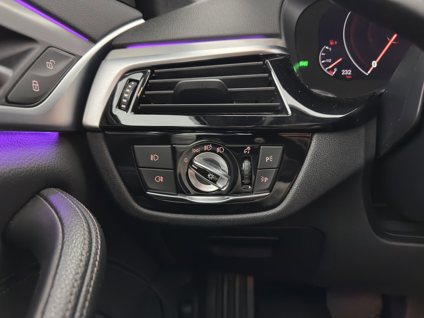 BMW 5 Serie 520i Executive Edition Sportline *AUT | LEATHER HEATED SPORT SEAT | FULL-LED | NAVI-FULLMAP | PRIVACY-GLASS | AMBIENT-LIGHT | ECC | CARPLAY | PDC | TOWBAR | 18"ALU*