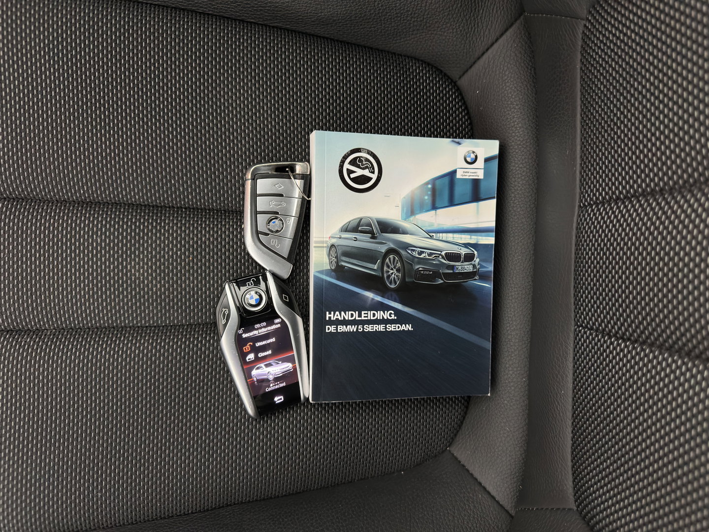 BMW 5 Serie 520i Executive Edition Sportline *AUT | LEATHER HEATED SPORT SEAT | FULL-LED | NAVI-FULLMAP | PRIVACY-GLASS | AMBIENT-LIGHT | ECC | CARPLAY | PDC | TOWBAR | 18"ALU*