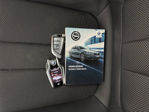 BMW 5 Serie 520i Executive Edition Sportline *AUT | LEATHER HEATED SPORT SEAT | FULL-LED | NAVI-FULLMAP | PRIVACY-GLASS | AMBIENT-LIGHT | ECC | CARPLAY | PDC | TOWBAR | 18"ALU*