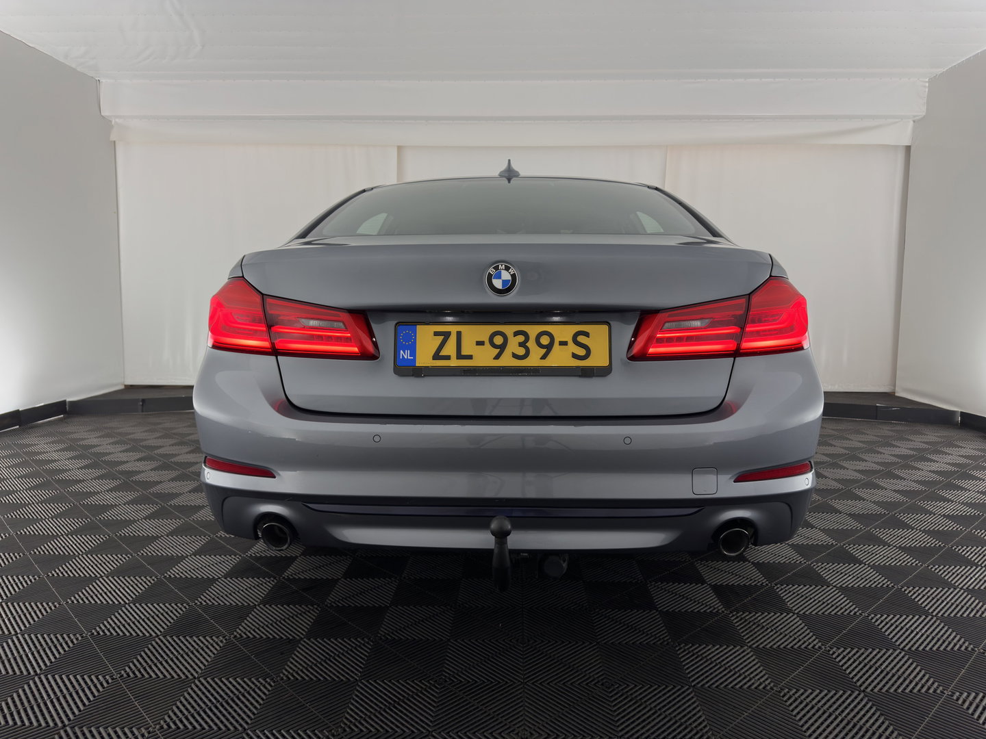 BMW 5 Serie 520i Executive Edition Sportline *AUT | LEATHER HEATED SPORT SEAT | FULL-LED | NAVI-FULLMAP | PRIVACY-GLASS | AMBIENT-LIGHT | ECC | CARPLAY | PDC | TOWBAR | 18"ALU*