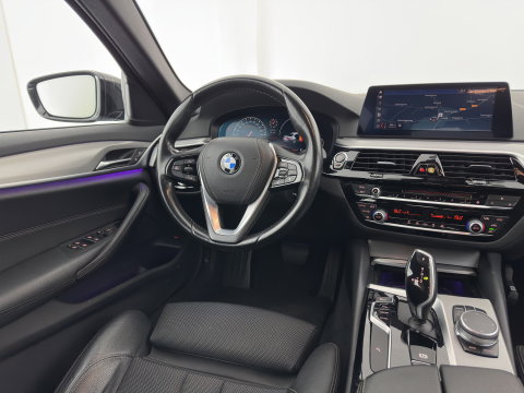 BMW 5 Serie 520i Executive Edition Sportline *AUT | LEATHER HEATED SPORT SEAT | FULL-LED | NAVI-FULLMAP | PRIVACY-GLASS | AMBIENT-LIGHT | ECC | CARPLAY | PDC | TOWBAR | 18"ALU*