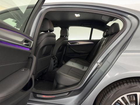 BMW 5 Serie 520i Executive Edition Sportline *AUT | LEATHER HEATED SPORT SEAT | FULL-LED | NAVI-FULLMAP | PRIVACY-GLASS | AMBIENT-LIGHT | ECC | CARPLAY | PDC | TOWBAR | 18"ALU*