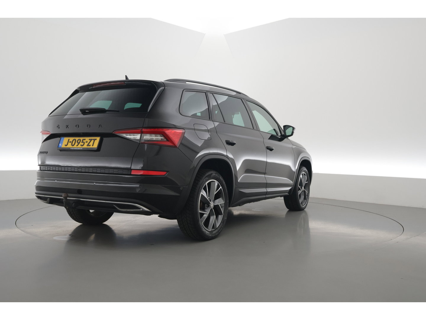 Škoda Kodiaq 1.5 TSI Sportline Business 7p. DSG | Navi | Elek. Trekhaak | Stoel- Stuurverw. | Apple CarPlay | Memory | Camera | Adapt. Cruise