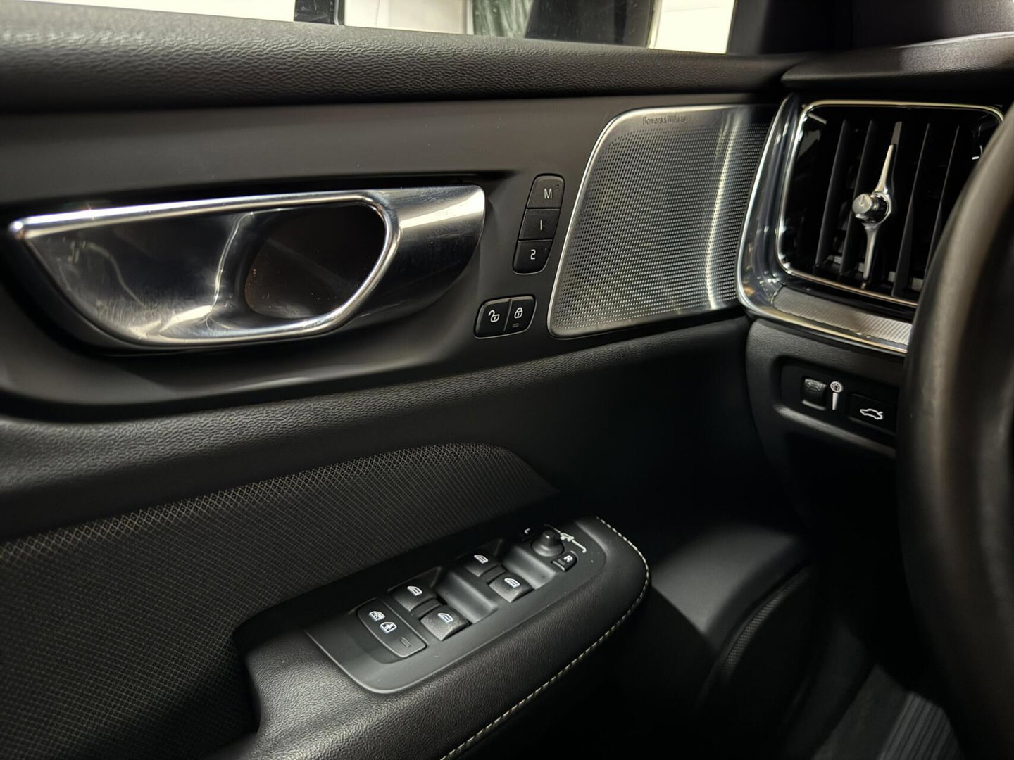 Volvo V60 2.0 T8 Recharge AWD R-Design Pano B&W 360° Memory Trekh.