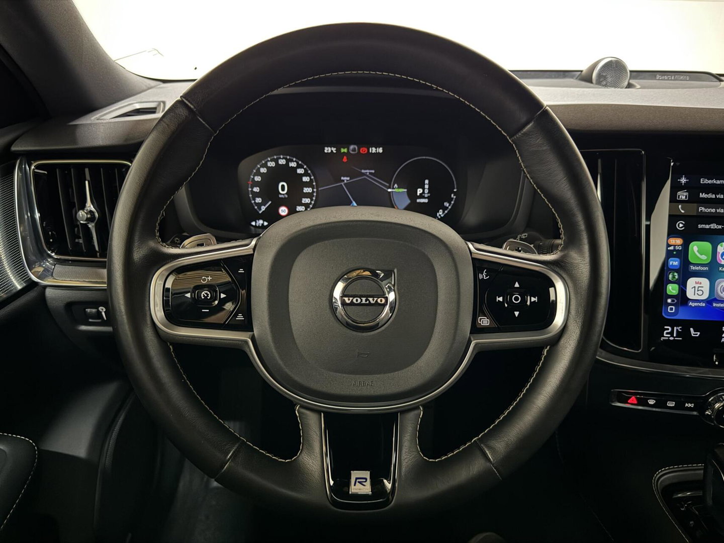 Volvo V60 2.0 T8 Recharge AWD R-Design Pano B&W 360° Memory Trekh.