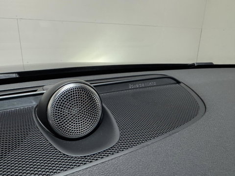 Volvo V60 2.0 T8 Recharge AWD R-Design Pano B&W 360° Memory Trekh.