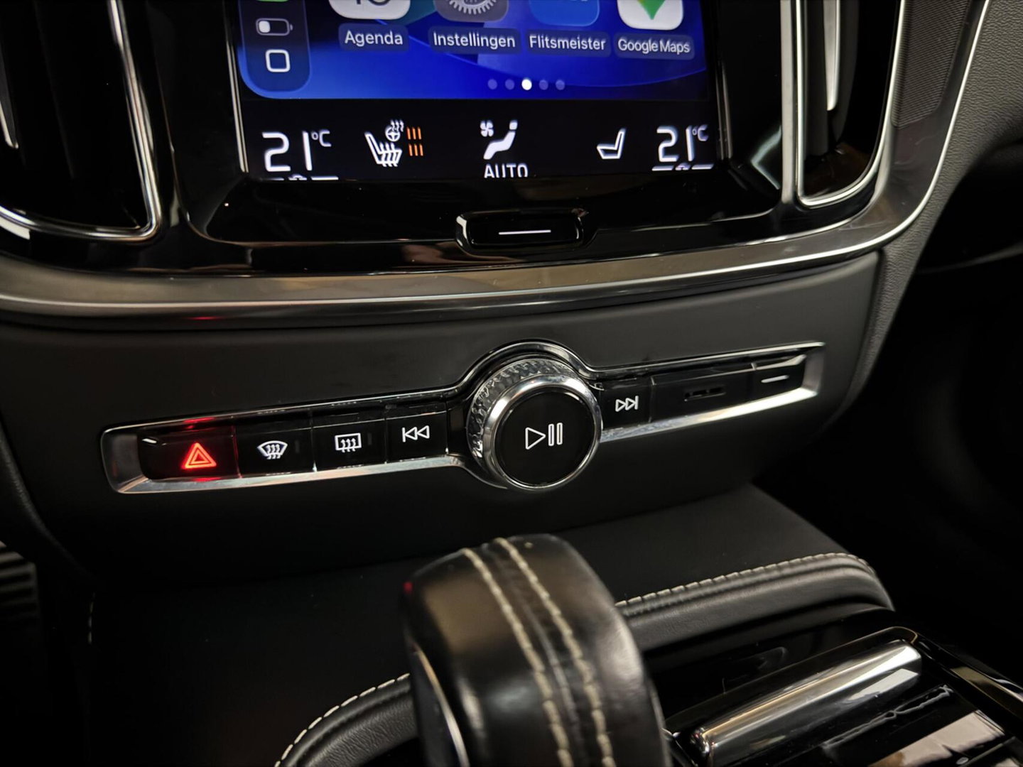 Volvo V60 2.0 T8 Recharge AWD R-Design Pano B&W 360° Memory Trekh.