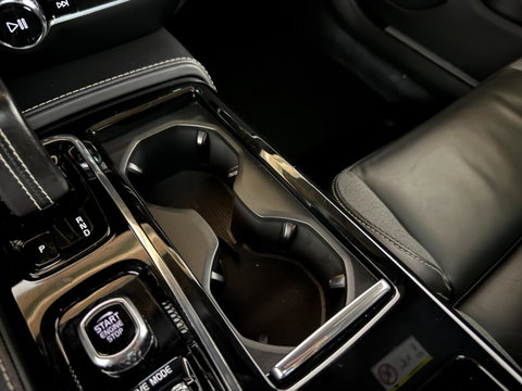 Volvo V60 2.0 T8 Recharge AWD R-Design Pano B&W 360° Memory Trekh.