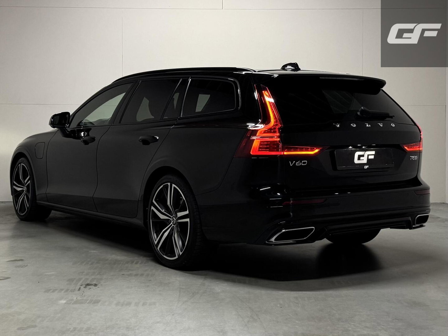 Volvo V60 2.0 T8 Recharge AWD R-Design Pano B&W 360° Memory Trekh.