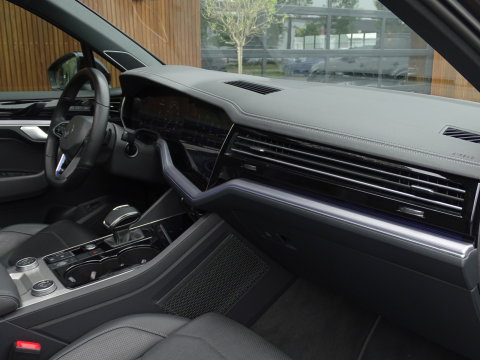 Volkswagen Touareg 3.0 e-Hybrid 462PK 4-Motion R / Massage / Dynaudio / 360°