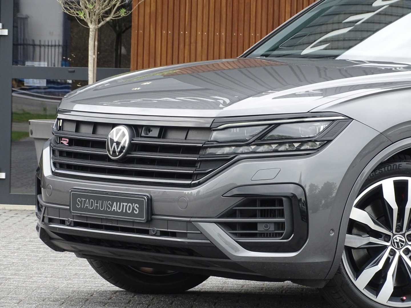 Volkswagen Touareg 3.0 e-Hybrid 462PK 4-Motion R / Massage / Dynaudio / 360°