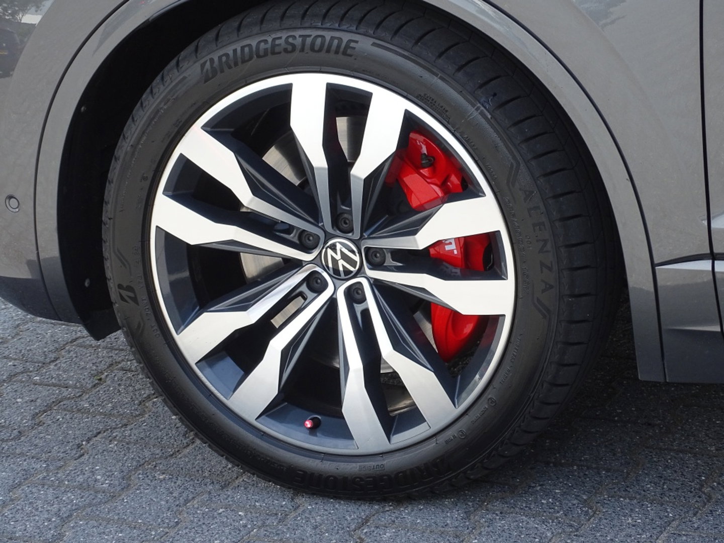 Volkswagen Touareg 3.0 e-Hybrid 462PK 4-Motion R / Massage / Dynaudio / 360°