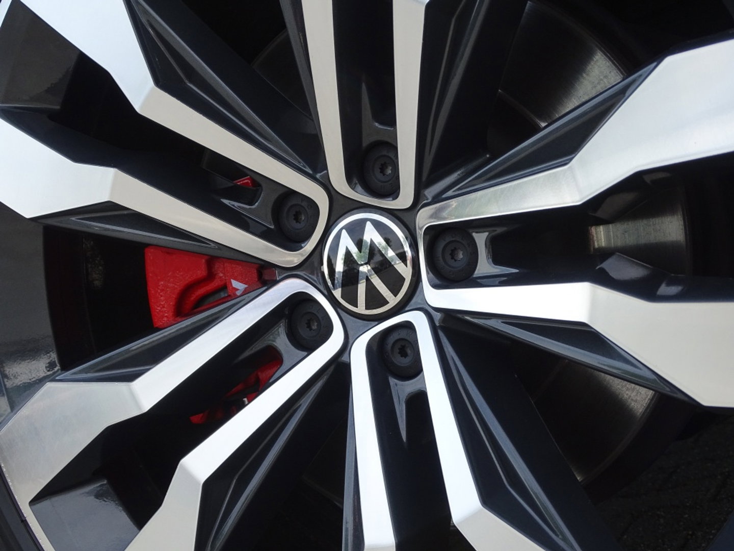 Volkswagen Touareg 3.0 e-Hybrid 462PK 4-Motion R / Massage / Dynaudio / 360°