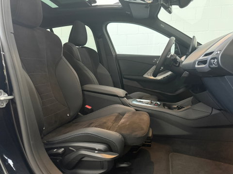 BMW 1-serie 120i pano*Side-assist*led*keyless
