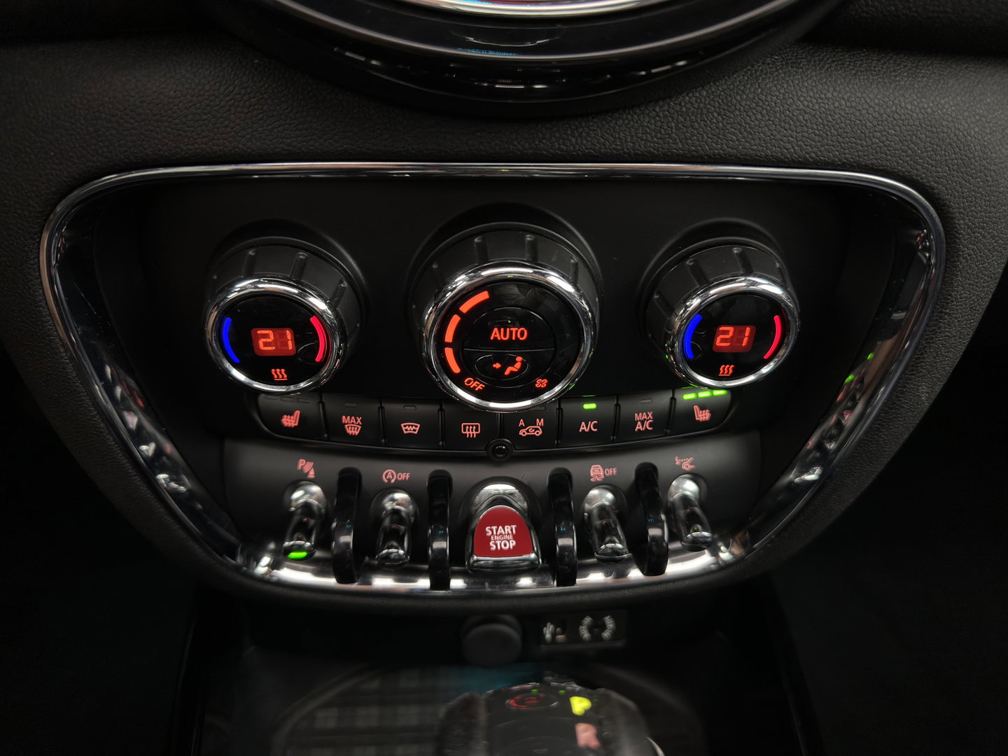 MINI Clubman 2.0 Cooper SD ALL4 Chili Serious Business Aut. *PANO | FULL-LED | HEATED-SPORTSEATS | HARMAN/KARDON | KEYLESS | MEMORY-PACK | CARBON-INLAY | HEAD-UP | SHIFTPADDLES | NAVI-FULLMAP | ECC | PDC | CRUISE | AMBIENTLIGHT | TOWBAR | 18''ALU