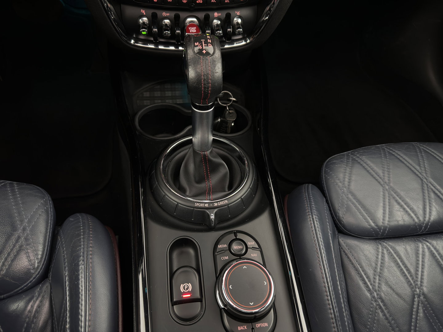 MINI Clubman 2.0 Cooper SD ALL4 Chili Serious Business Aut. *PANO | FULL-LED | HEATED-SPORTSEATS | HARMAN/KARDON | KEYLESS | MEMORY-PACK | CARBON-INLAY | HEAD-UP | SHIFTPADDLES | NAVI-FULLMAP | ECC | PDC | CRUISE | AMBIENTLIGHT | TOWBAR | 18''ALU