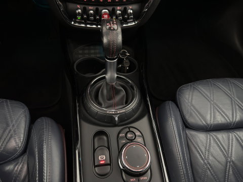 MINI Clubman 2.0 Cooper SD ALL4 Chili Serious Business Aut. *PANO | FULL-LED | HEATED-SPORTSEATS | HARMAN/KARDON | KEYLESS | MEMORY-PACK | CARBON-INLAY | HEAD-UP | SHIFTPADDLES | NAVI-FULLMAP | ECC | PDC | CRUISE | AMBIENTLIGHT | TOWBAR | 18''ALU