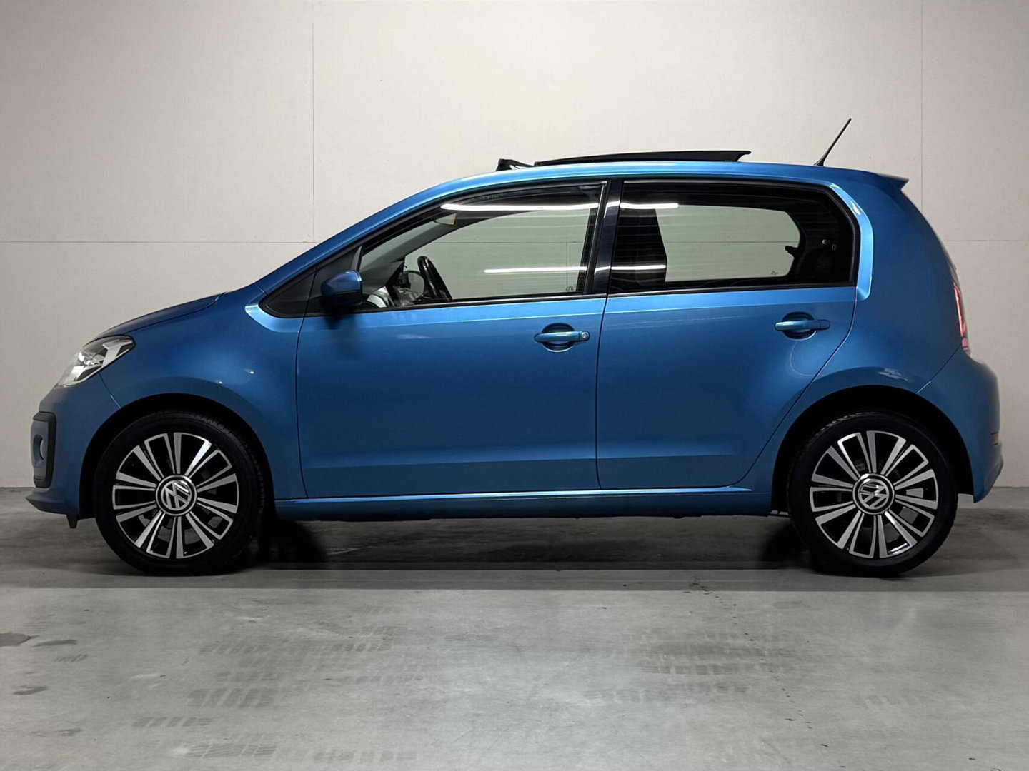 Volkswagen up! 1.0 BMT Lounge Pano Camera Cruise PDC NAP