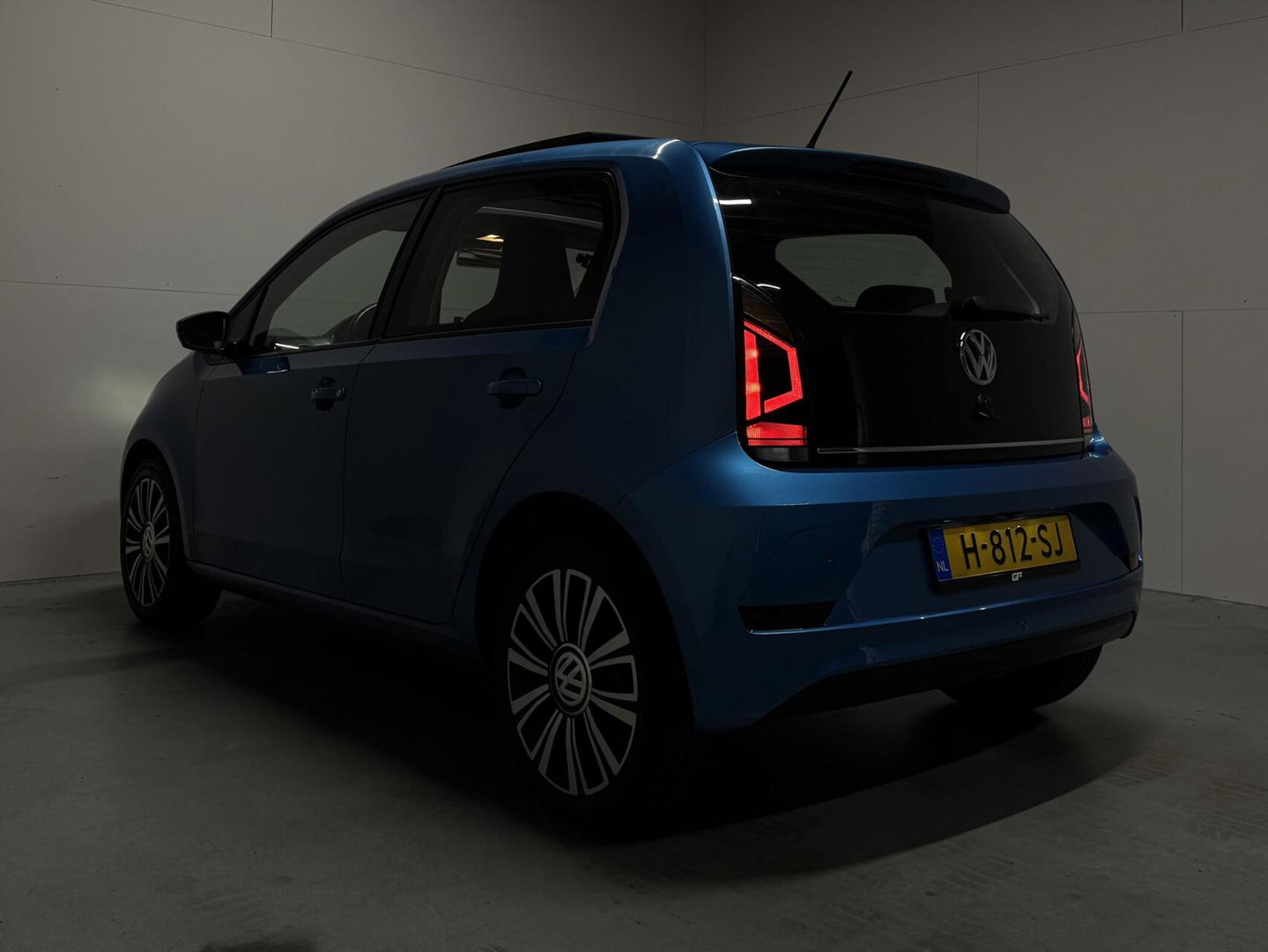 Volkswagen up! 1.0 BMT Lounge Pano Camera Cruise PDC NAP