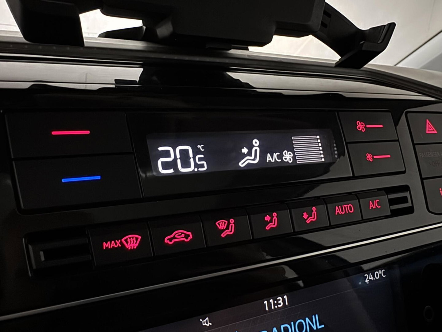 Volkswagen up! 1.0 BMT Lounge Pano Camera Cruise PDC NAP