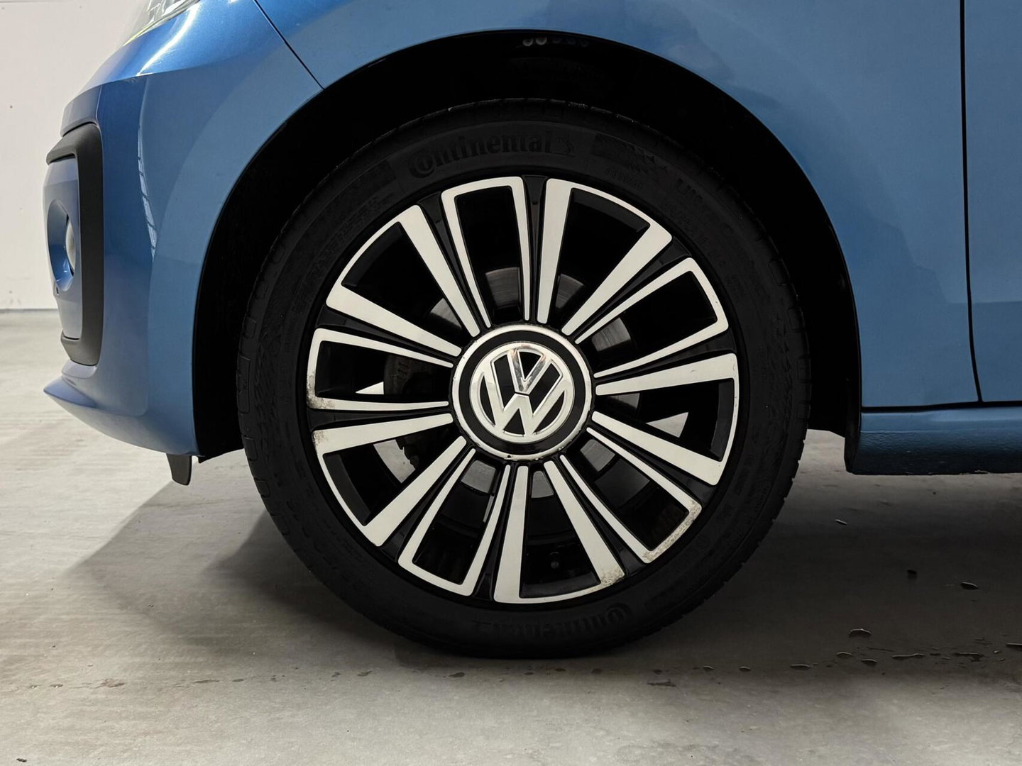 Volkswagen up! 1.0 BMT Lounge Pano Camera Cruise PDC NAP
