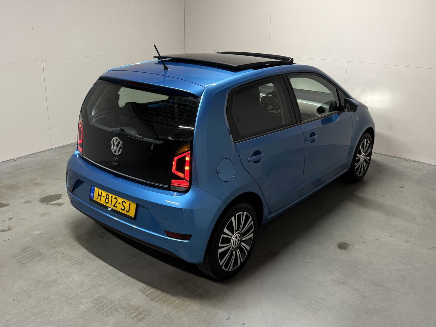 Volkswagen up! 1.0 BMT Lounge Pano Camera Cruise PDC NAP