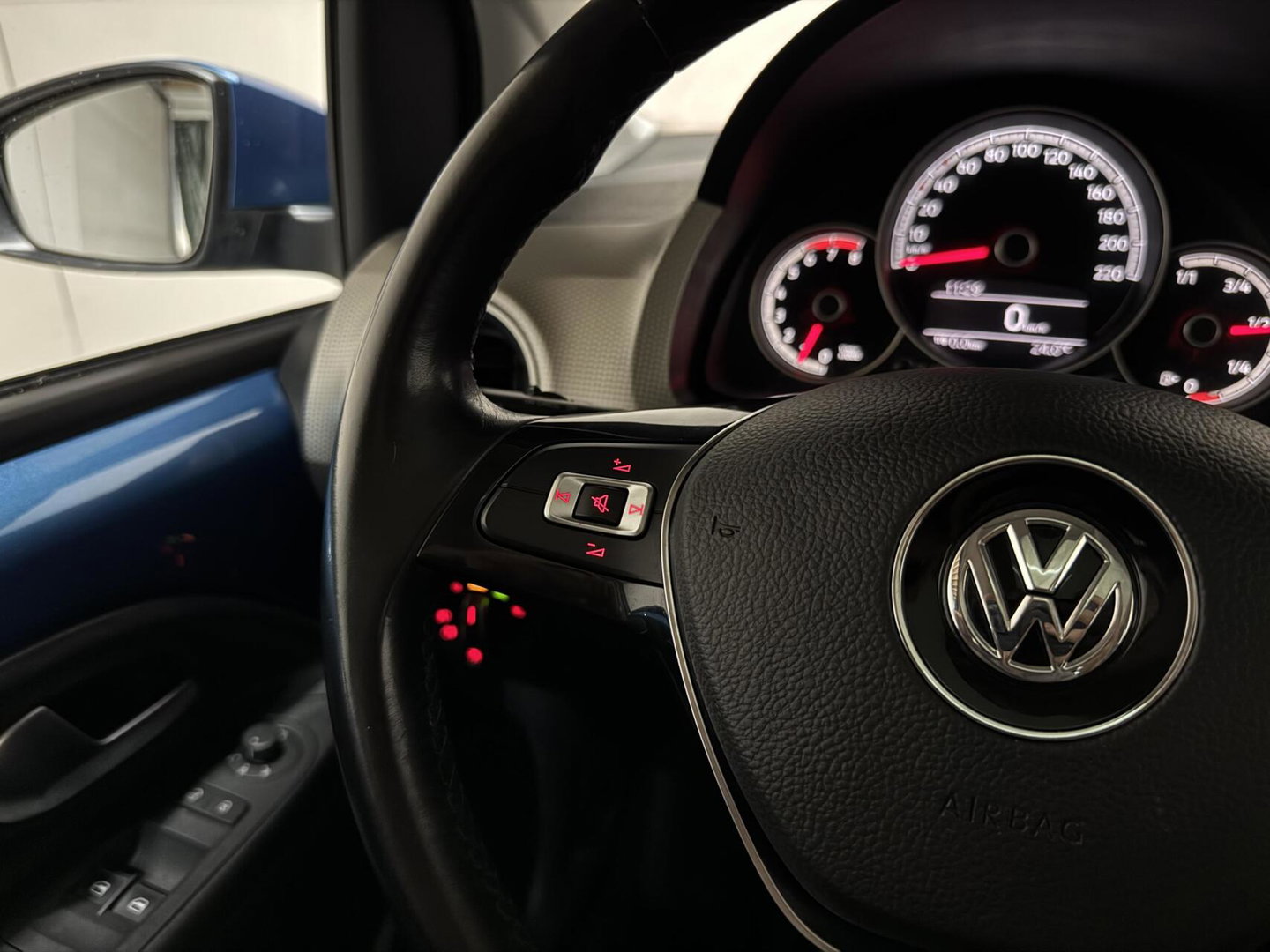 Volkswagen up! 1.0 BMT Lounge Pano Camera Cruise PDC NAP